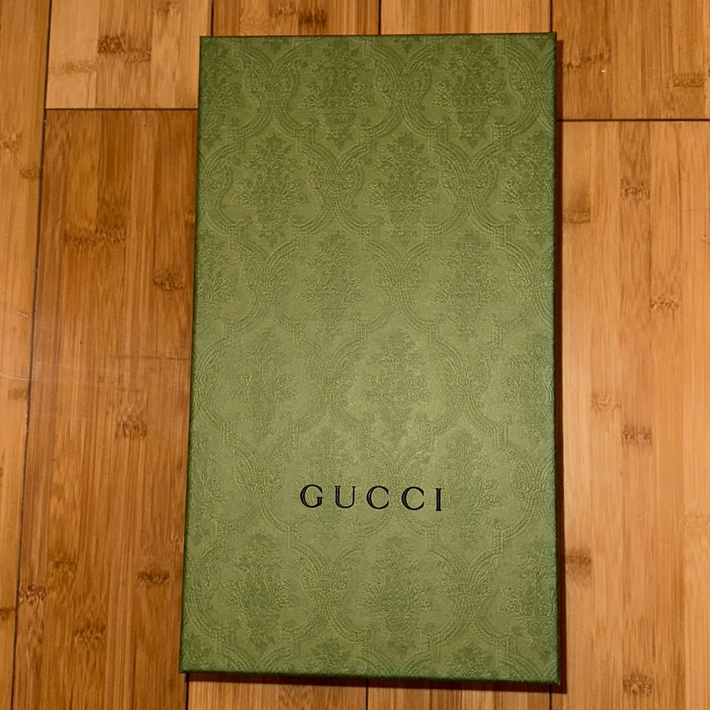 Authentic Limited Edition Green Gucci Shoe Box with Tissue 12.5" x 9" x 4.25"